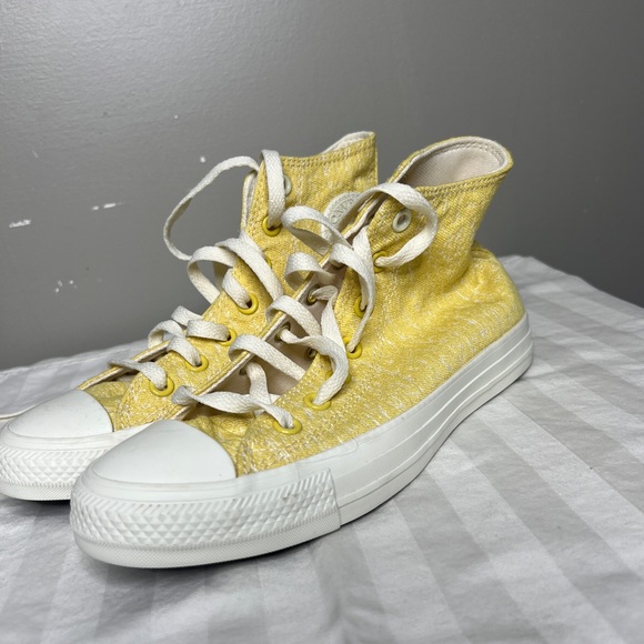 Never worn yellow textured converse - Picture 4 of 4